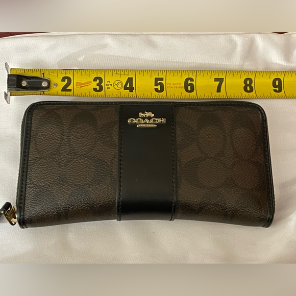 Coach Wallet - Picture 4 of 8